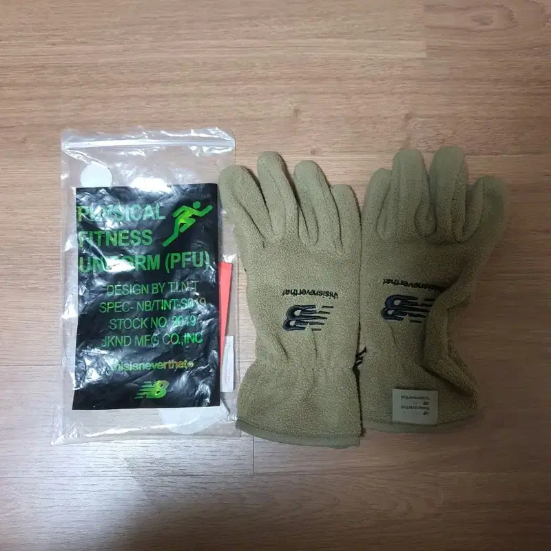 새상품 뉴발란스 디스이즈네버뎃 콜라보 pfu 플리스 후리스 장갑
