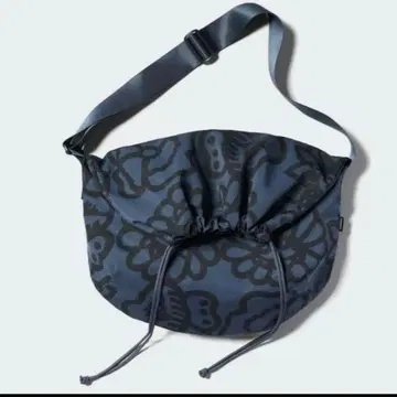 유니클로 마리메꼬 드로우 스트링 백 네이비