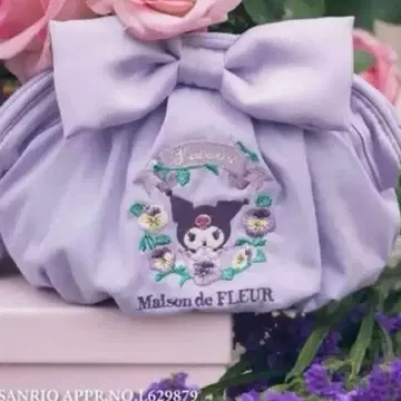 새상품 메종 드 플뢰르 쿠로미 kuromi 리본 파우치 자수