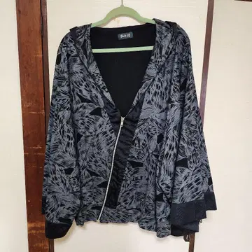 gouk 사무라이 후드 부착 블랙과 그레이 잎 패턴 자켓