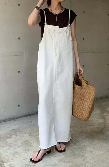 DOUDOU 밑단 프린지 데님 점프스커트 화이트 클리닝 완료