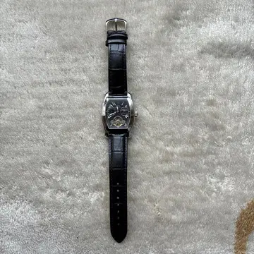 자동 와인딩 시계 스켈레톤 디자인 블랙