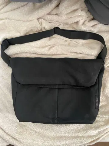 Cote & ciel 블랙 숄더백