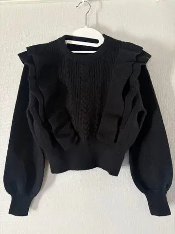 BIRTHDAY BASH 생일 농구화 프릴 케이블 니트 블랙