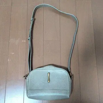 TOFF & ROADSTONE 악어 엠보싱 숄더백