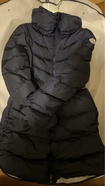 MONCLER 네이비 다운 자켓