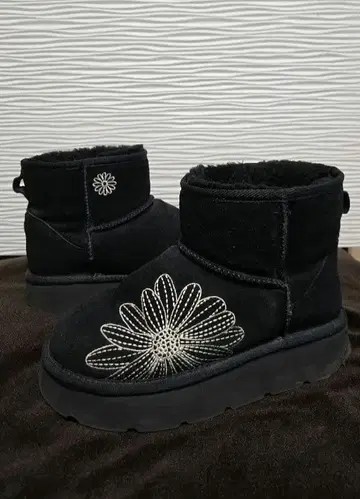 마르디메크르디 블랙 어그 부츠