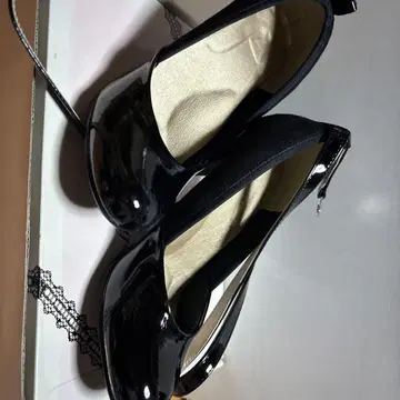 블랙 에나멜 오픈토 하이힐 엘레강트 매직