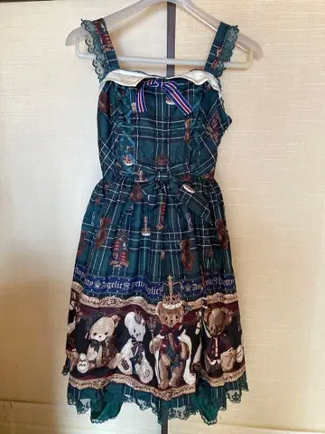 엔젤릭 프리티 브리티시 베어 오버롤 스커트