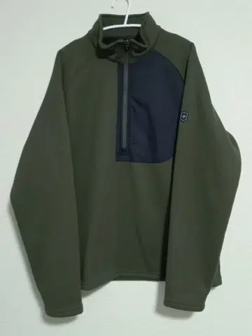 빅토리녹스 하프 지퍼 맨투맨 M 사이즈