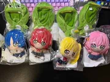 봇치더록 큐르누이 4체 + 인형옷 세트