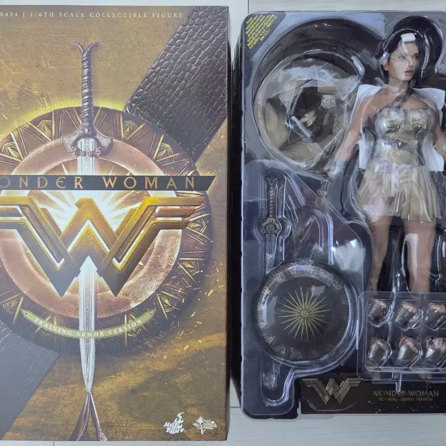 WONDER WOMAN - 1984 Golden Armor Deluxe 1/6 Action Figure 12