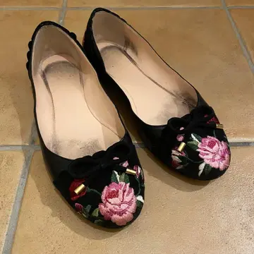 [ 타임세일 ] kate spade 블랙 자수 장미 플랫슈즈 사이즈 9M
