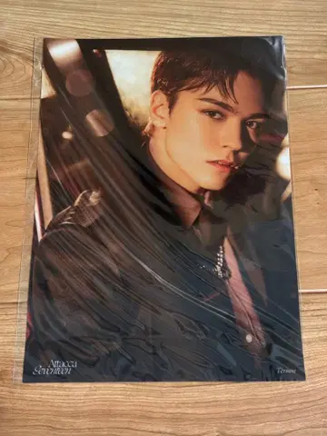 SEVENTEEN 버논 Attacca weverse 클리어 포스터