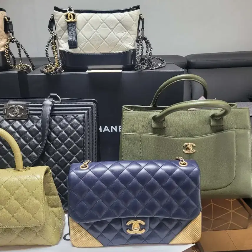 샤넬 가브리엘 호보백 베이지 블랙 체인 사진 6