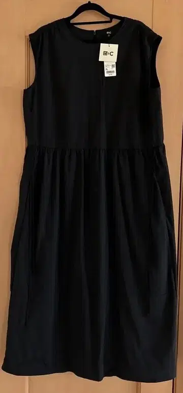 가격 인하 유니클로C 슬리브리스 개더 원피스 블랙 XL