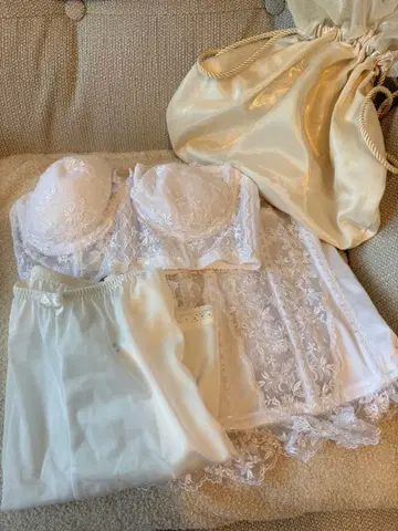 화이트 브라이덜 이너 [ C70 ] [ 64 ] [ M ]