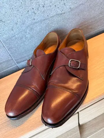 잘란 스리와야 몽크 스트랩 가죽 신발 정가 34560엔