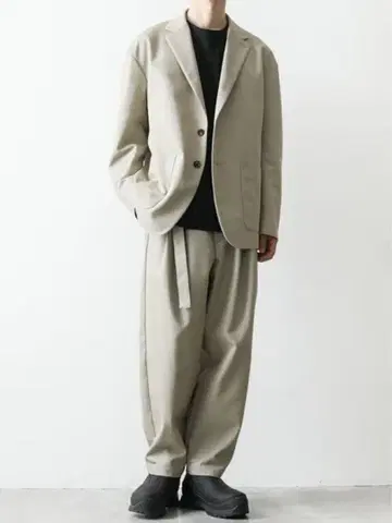 카즈유키 쿠마가이 셋업 베이지 1 카즈유키 쿠마가이 어태치먼트