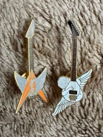 THE ALFEE 타카미자와 기타 핀 배지 2개 세트