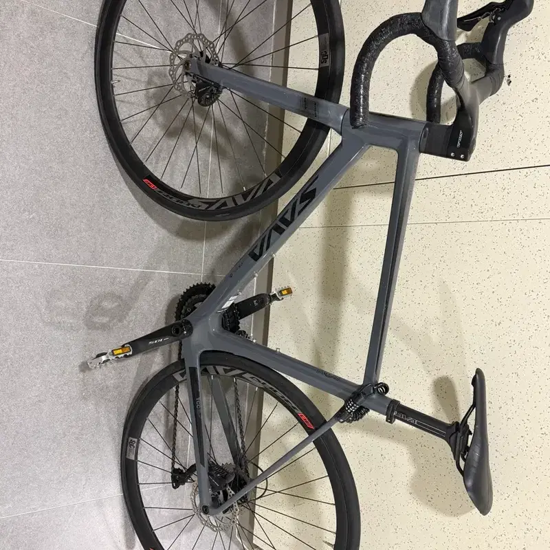 사바 풀카본 로드 자전거 그레이