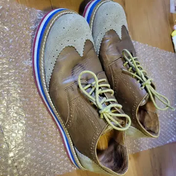 플라보아 스웨이드 가죽 절개 윙 칩 신발