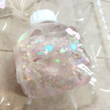 [새상품] 반짝반짝 젤리 들어간 키티 보틀 L 사이즈 스퀴즈