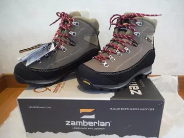 [ 미사용 ] 등산화 여성용 잠발란 파스비오GTX EU38 24.0cm