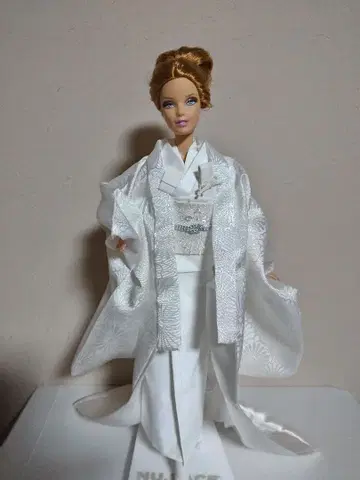 바비 인형과 시로무쿠 이로 우치카케