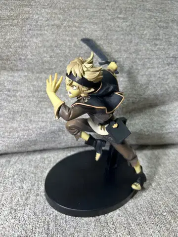 블랙클로버 아스타 세피아Ver. 피규어