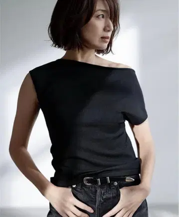 FORME TAKASHI IKEDA 오프숄더 상의 히가시하라 아키