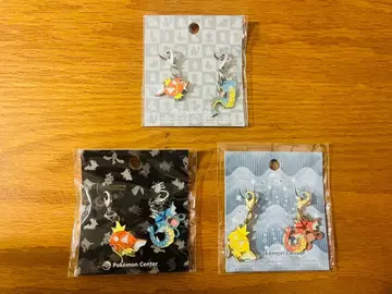 [ 초레어 ] 포켓몬 센터 한정판 금빛 잉어킹 & 빨간 갸라도스 메탈 참