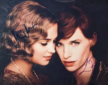 대니쉬 걸 에디 레드메인 알리시아 비칸데르 친필 사인 사진