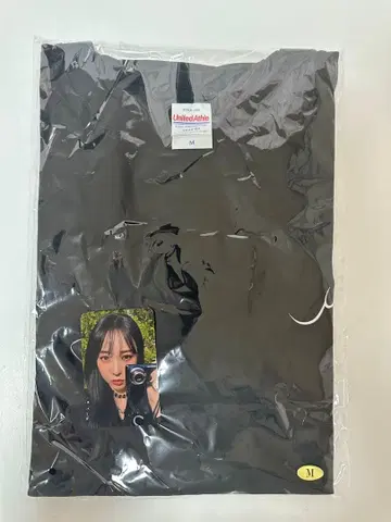 문별 일본 공연 museum 한정판 T셔츠 혜택 트레이딩 카드 포함