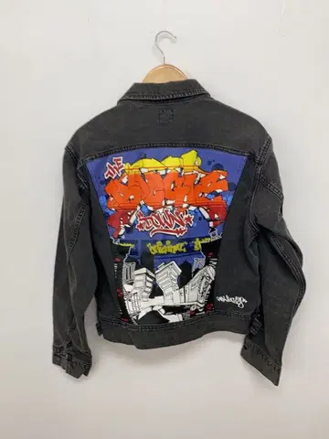 리 그래피티 디자인 블랙 데님 자켓