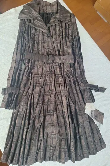 택 포함! BELLE MAISON 미세스 플리츠 가공 트렌치코트