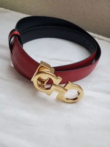 FERRAGAMO 빨검 가죽 벨트 골드 버클