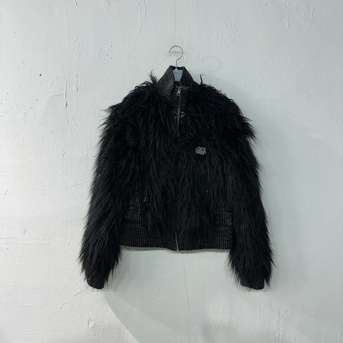 Sculptor Faux Mongolian Shearling Jacket (M) on Bunjang Global Site.