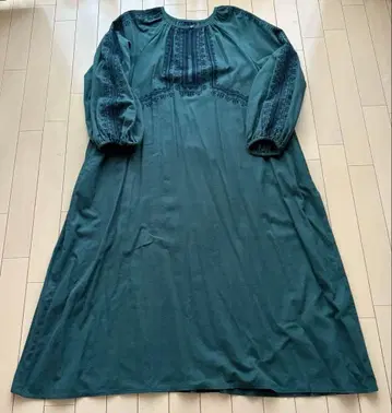 하우스 오브 로터스 다크 그린 자수 긴팔 원피스