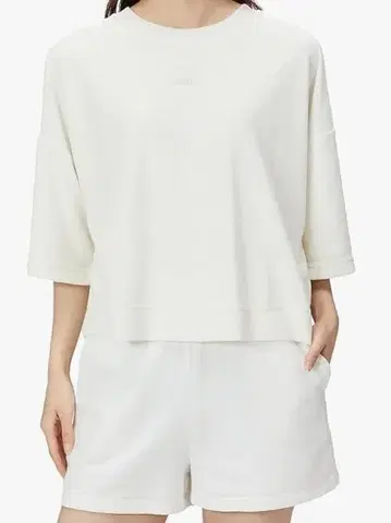 PUMA 크롭 T셔츠와 숏팬츠 세트