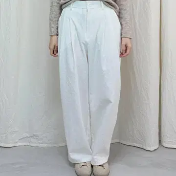 턱 팬츠 화이트 지퍼 여밈 면 린넨 내추럴