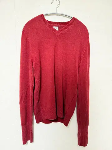 CP COMPANY V넥 울 니트 스웨터