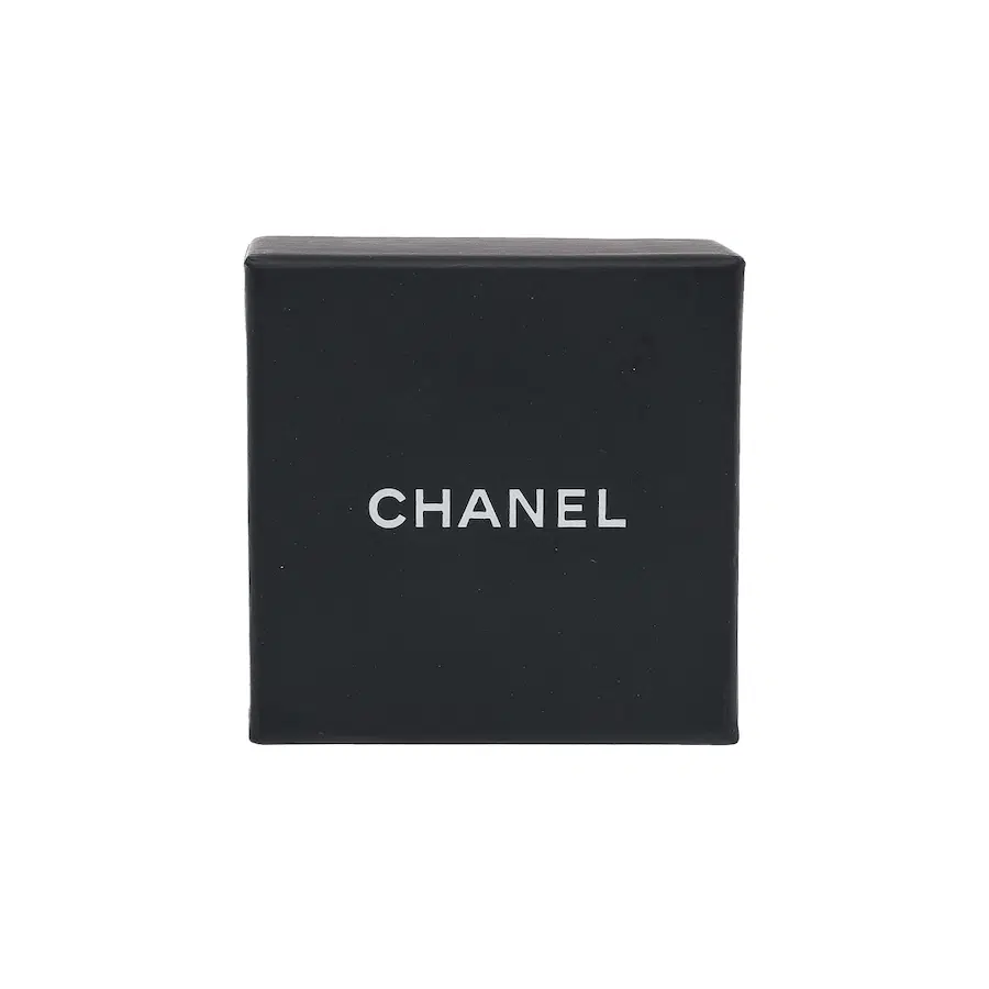 香奈儿珍珠锆石装饰耳环