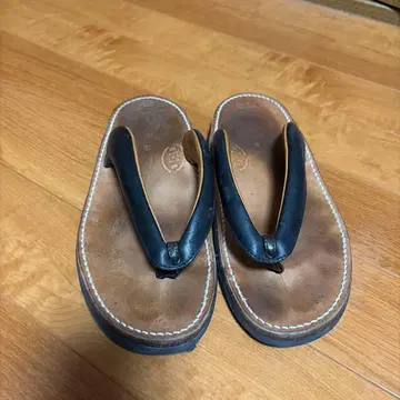 가죽제 블랙 도쿄 샌들 셋타 SETTASANDAL