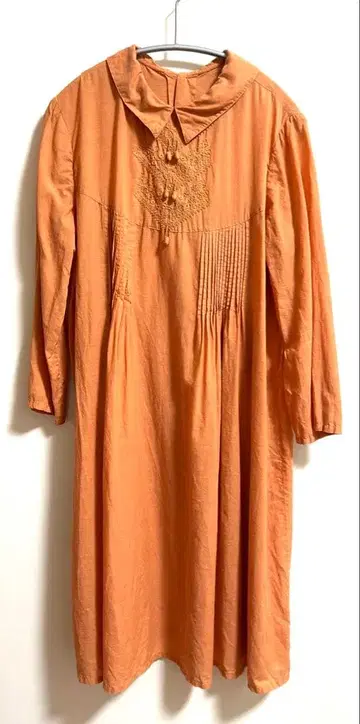 스나오 쿠와하라 오렌지 긴팔 원피스