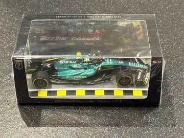 세바스티안 베텔 BUZZIN' CORNER 모델 스즈카 AMR22