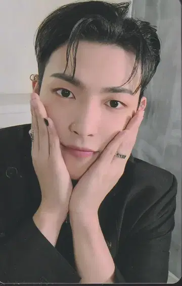 ATEEZ LIMITLESS 홍중 트레이딩 카드