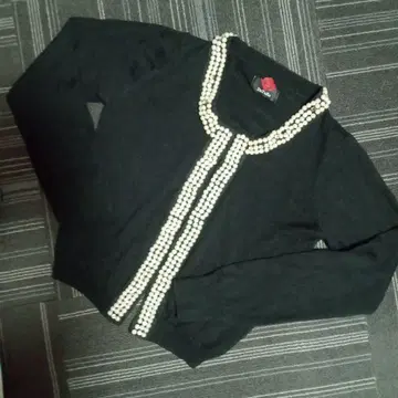 DaTuRa 블랙 가디건 펄 장식