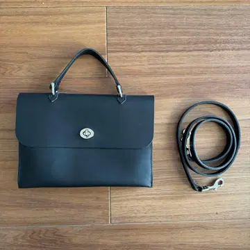 MIMI BERRY 블랙 가죽 2WAY 핸드백 실버