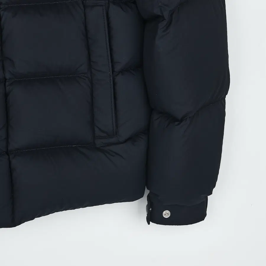 Moncler Végère 短款羽绒服